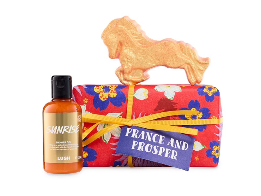 2026農曆新年開運必收！LUSH馬年限定系列「肉桂葉＋巴西橘子精油」馬力全開按摩芭，結合浮雕圖案、太有年味！-8