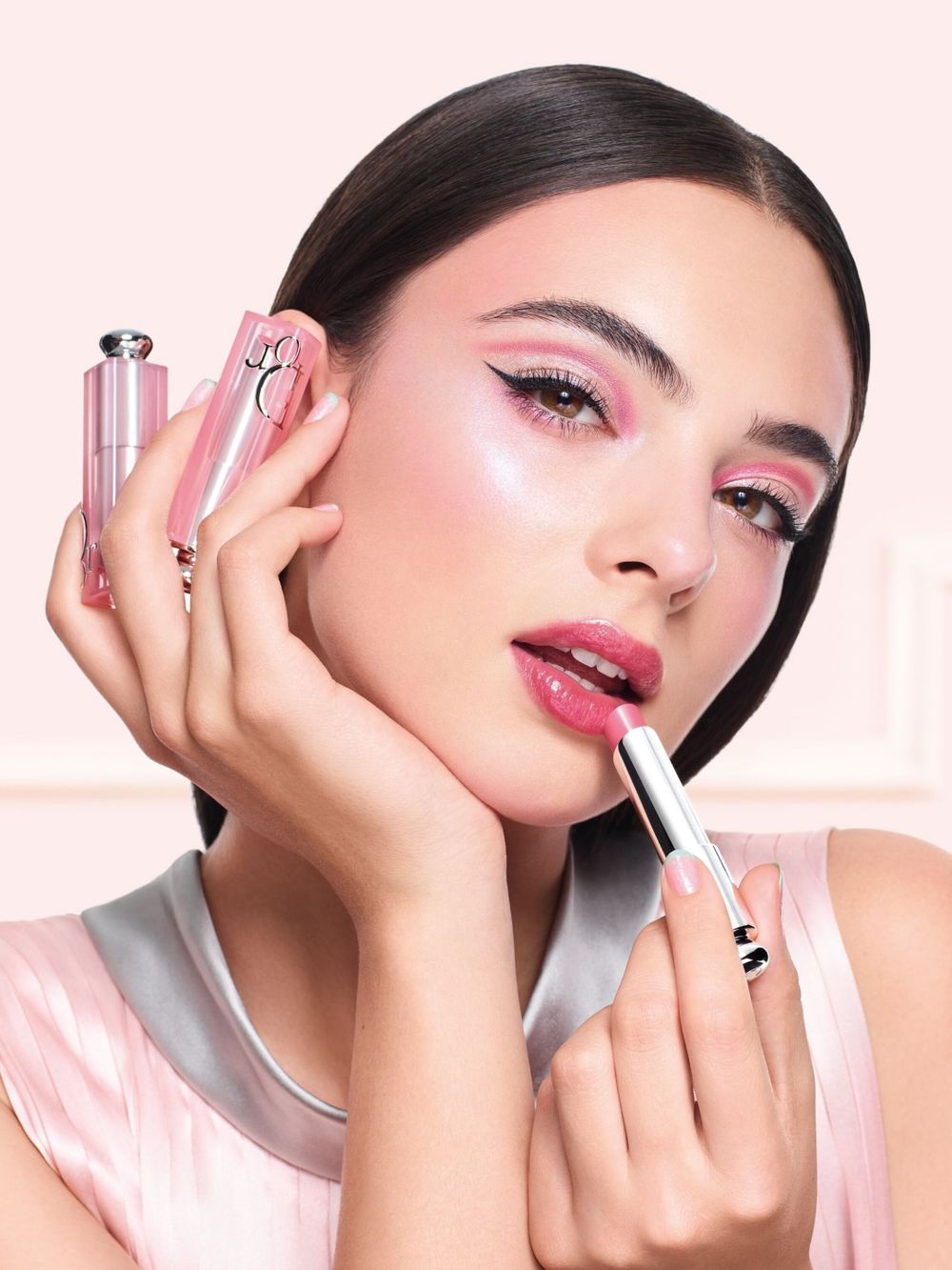 迪奧打造2026最甜嫩春彩！Jisoo愛用頰彩棒糖果新色登場，韓女激推「薄荷綠潤唇膏＆泡泡粉唇釉」必入手！-14