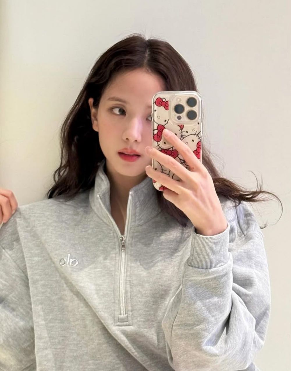 Jisoo×Hello Kitty聯名周邊曝光！超可愛「小洋裝+珍珠腰鏈Kitty玩偶、絨毛吊飾盲盒」購買方式看這邊！-11