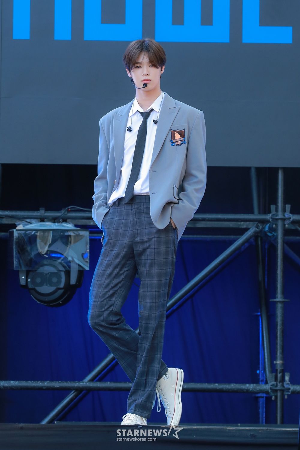 韓網瘋傳HYBE旗下男偶像身高排名TOP5公開！MARTIN被封巨人擔當，秀彬、珉奎都是長腿男神！-8