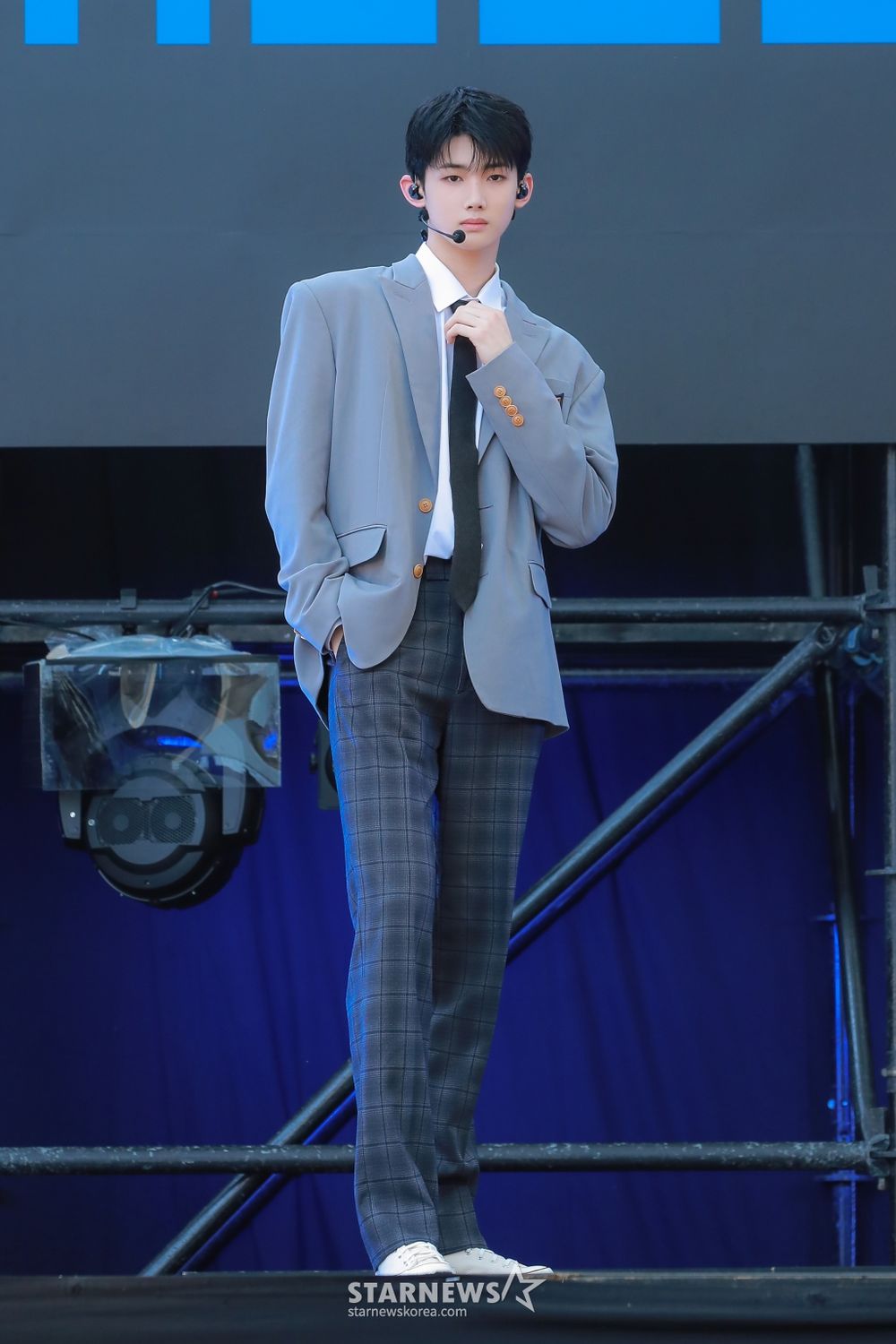 韓網瘋傳HYBE旗下男偶像身高排名TOP5公開！MARTIN被封巨人擔當，秀彬、珉奎都是長腿男神！-3