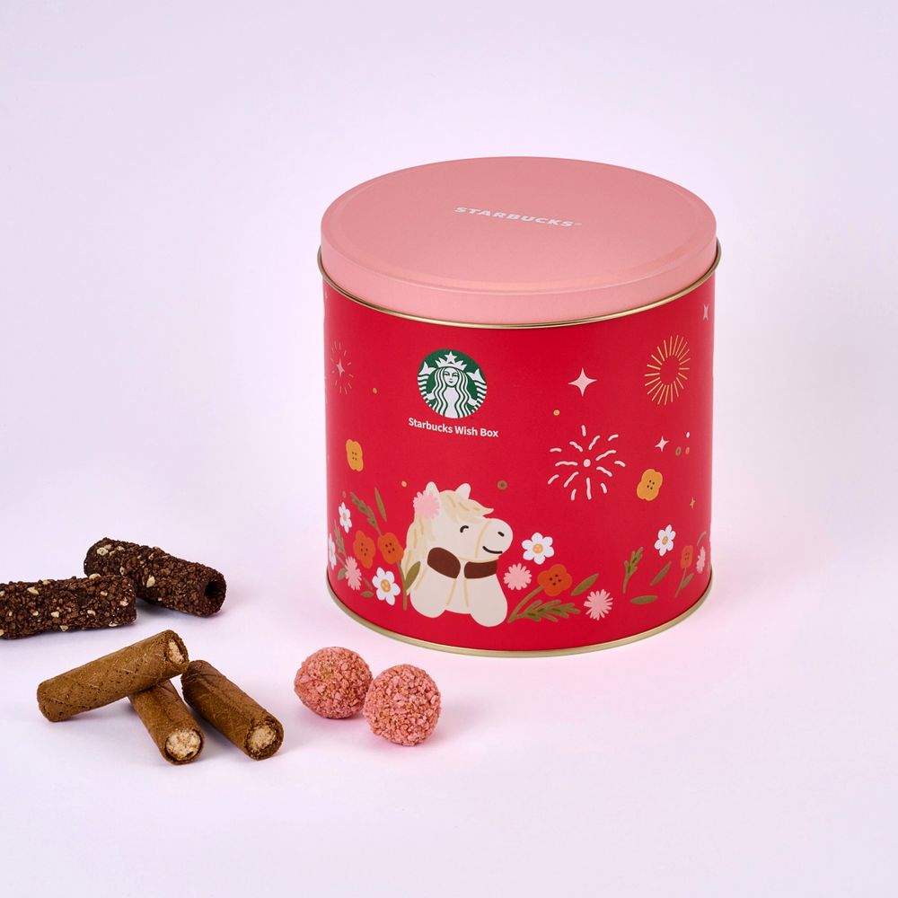 星巴克2026新年禮盒都好燒！「達摩熊熊+花生可可杏仁捲、小馬鐵盒咖啡捲心酥」可愛到捨不得送人！-22