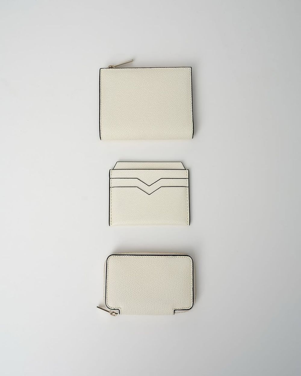 白色包包天花板！豪門愛牌Valextra雲舞白系列！經典梯形包、後背包...低調又美到不行！-8