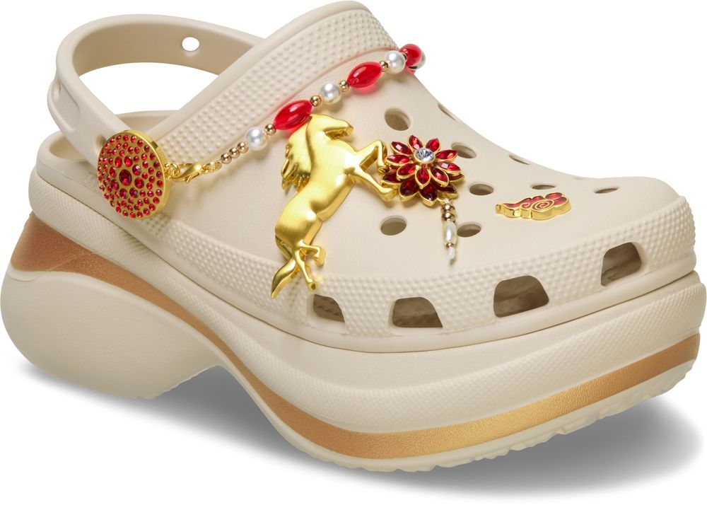 Crocs馬年限定逆天神鞋！內建「６公分厚底」根本比例救星、過年走春自帶大長腿！-4