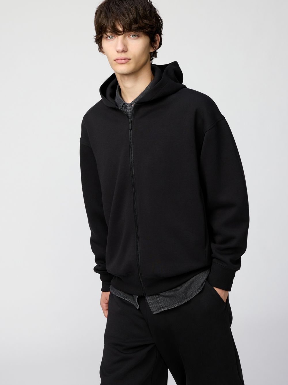 開賣就斷貨？！UNIQLO：C繭型褲推新款、JWA牛仔褲出新色！兩大神褲一試穿就滿意到不行！-13