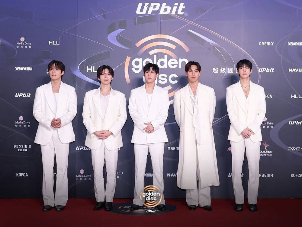 老公集散地！2026金唱片「紅毯男神」一次看！SKZ、ATEEZ全黑造型霸氣登場、氣場直接拉滿！-14