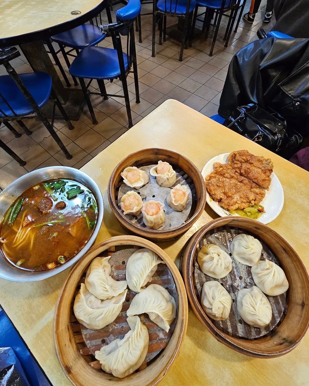 2026金唱片獎韓星來台同款美食盤點！Felix衝太和殿狂吃麻辣鍋、CORTIS全員最愛手搖是「這杯」！-11