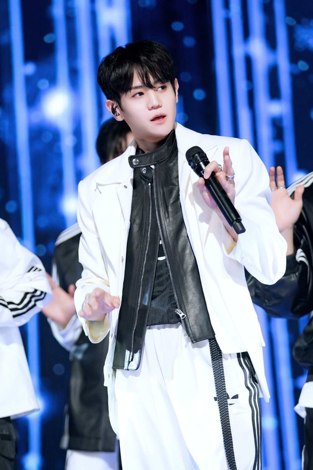 韓網公認8位現場演唱實力最強KPOP偶像！柾國唱跳超級穩，太妍、IU穩坐信聽代表！-17