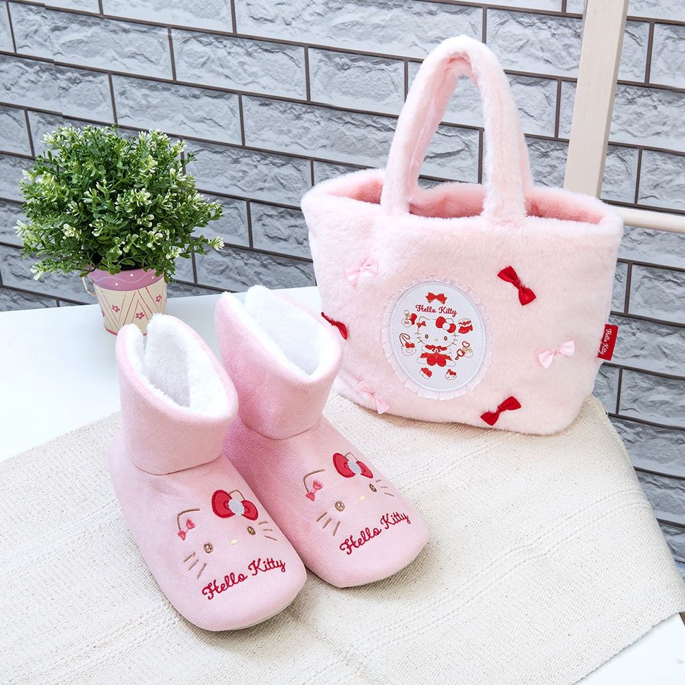 7-11開賣「Hello Kitty暖呼呼抽抽樂」！超可愛「毛絨披風Hello Kitty玩偶、凱蒂貓拖鞋」全都想要！-5