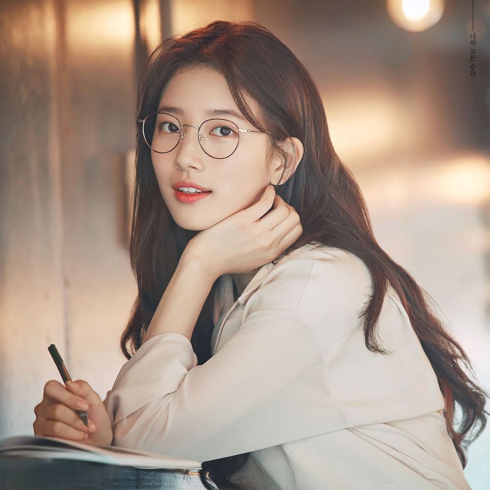 韓網熱議6位令人驚豔KPOP女偶像眼鏡造型！Sullyoon漫撕女神降臨，Karina、張員瑛化身高冷學姊！-12