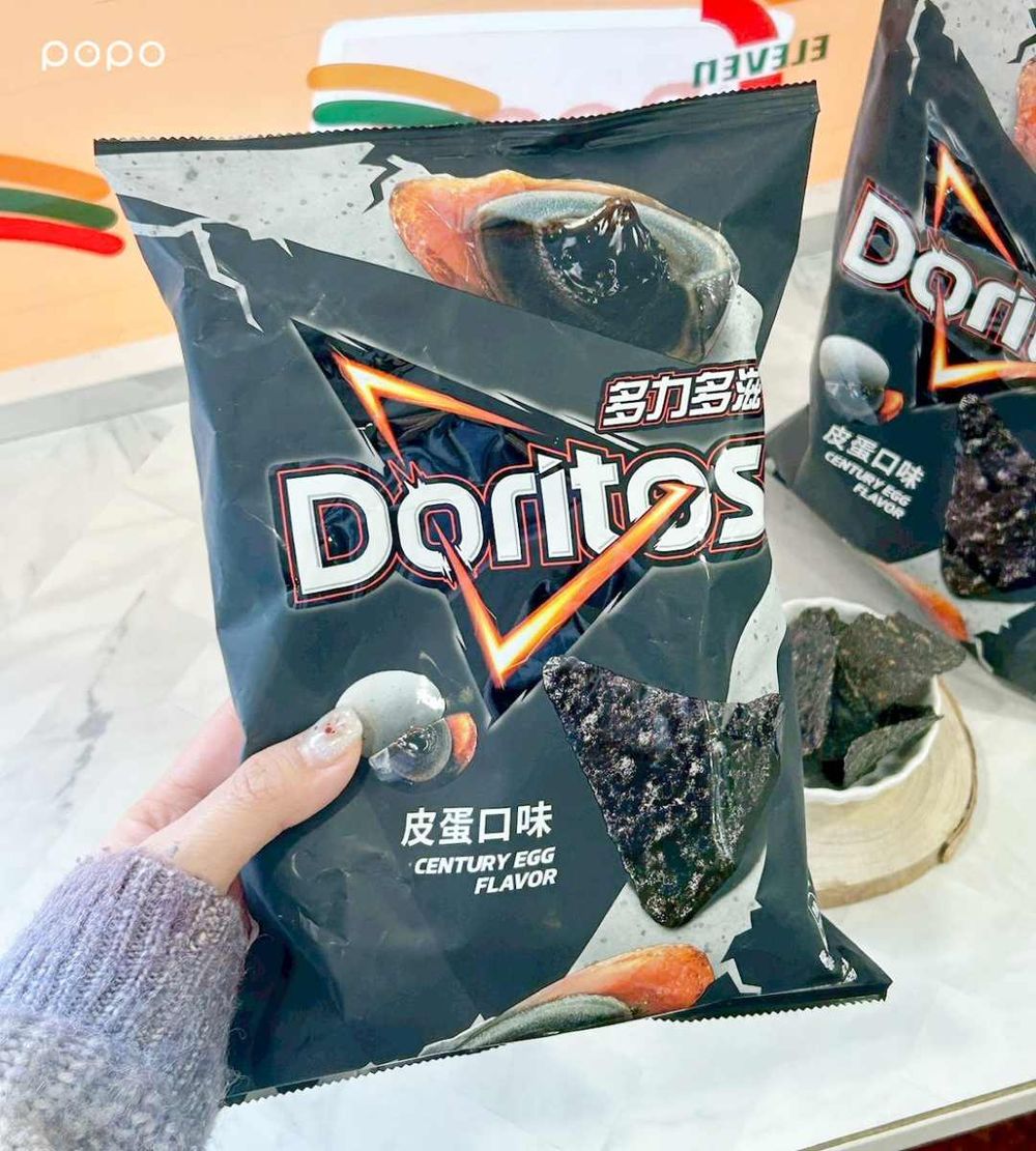 2026超商必買6大話題零食懶人包！超濃郁「皮蛋口味多力多滋」、「花生豬血糕拉麵條餅」脆友都狂推！-4
