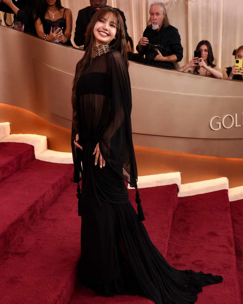 最美頒獎人降臨！Lisa金球獎兩套「封神禮服」找到了！BVLGARI未公開系列她搶先戴！-2