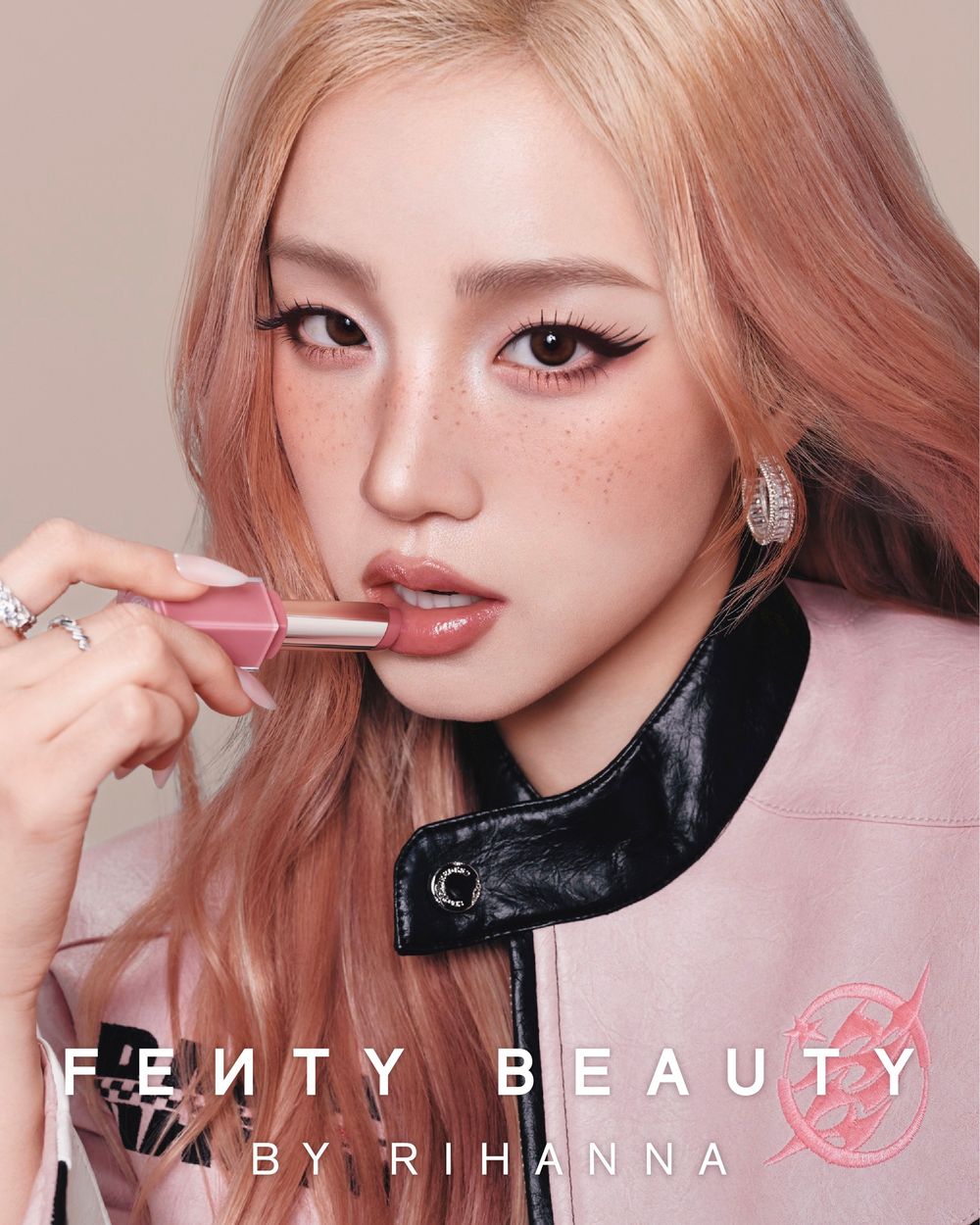 i-dle雨琦拿下Fenty Beauty品牌大使！自由切換三種妝容風格、大推經典固體唇蜜、修容棒、鑽石打亮！-2