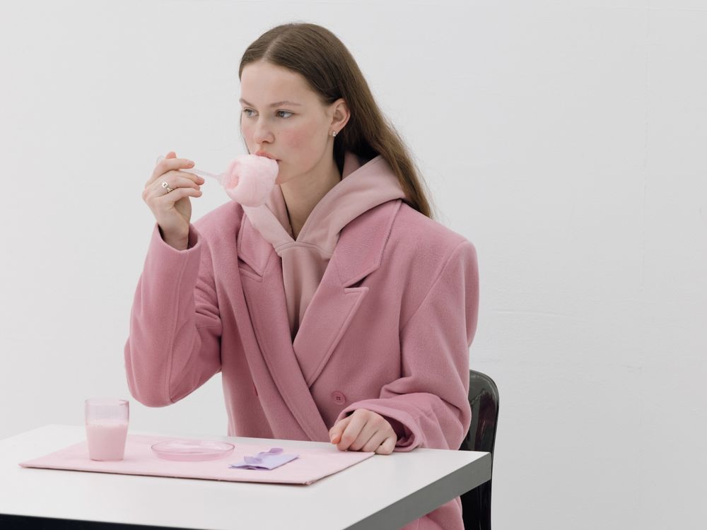 2026新年必備幸運色「Lucky Pink」這樣穿！讓粉色魔法化作日常好運，穿出柔和好氣色！-7