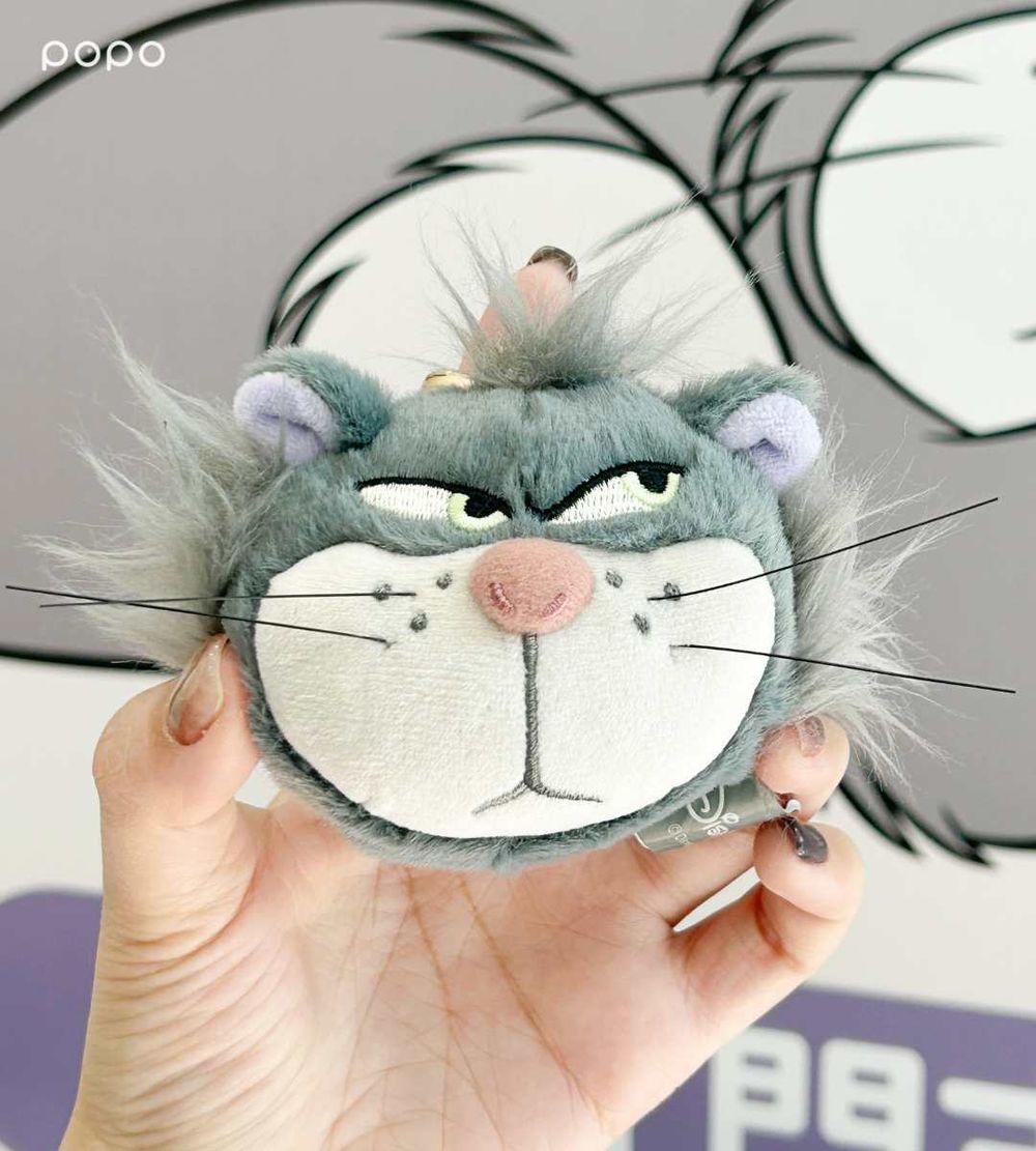 最萌反派貓貓在7-11！超呆萌「魯斯佛絨毛束口袋、招財貓公仔、爆炸頭魯斯佛吊飾」百元就能收！-14