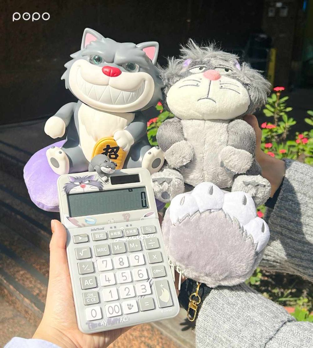 最萌反派貓貓在7-11！超呆萌「魯斯佛絨毛束口袋、招財貓公仔、爆炸頭魯斯佛吊飾」百元就能收！-6