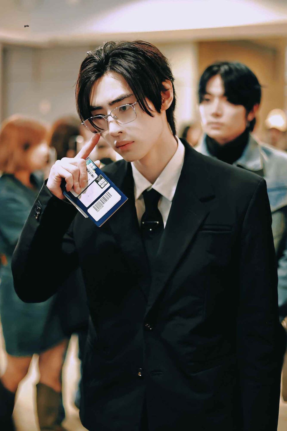 韓網熱議6位KPOP男偶像傳奇眼鏡照！圓佑被封眼鏡男神天花板，成訓、秀彬帥到讓人難移開視線！-2