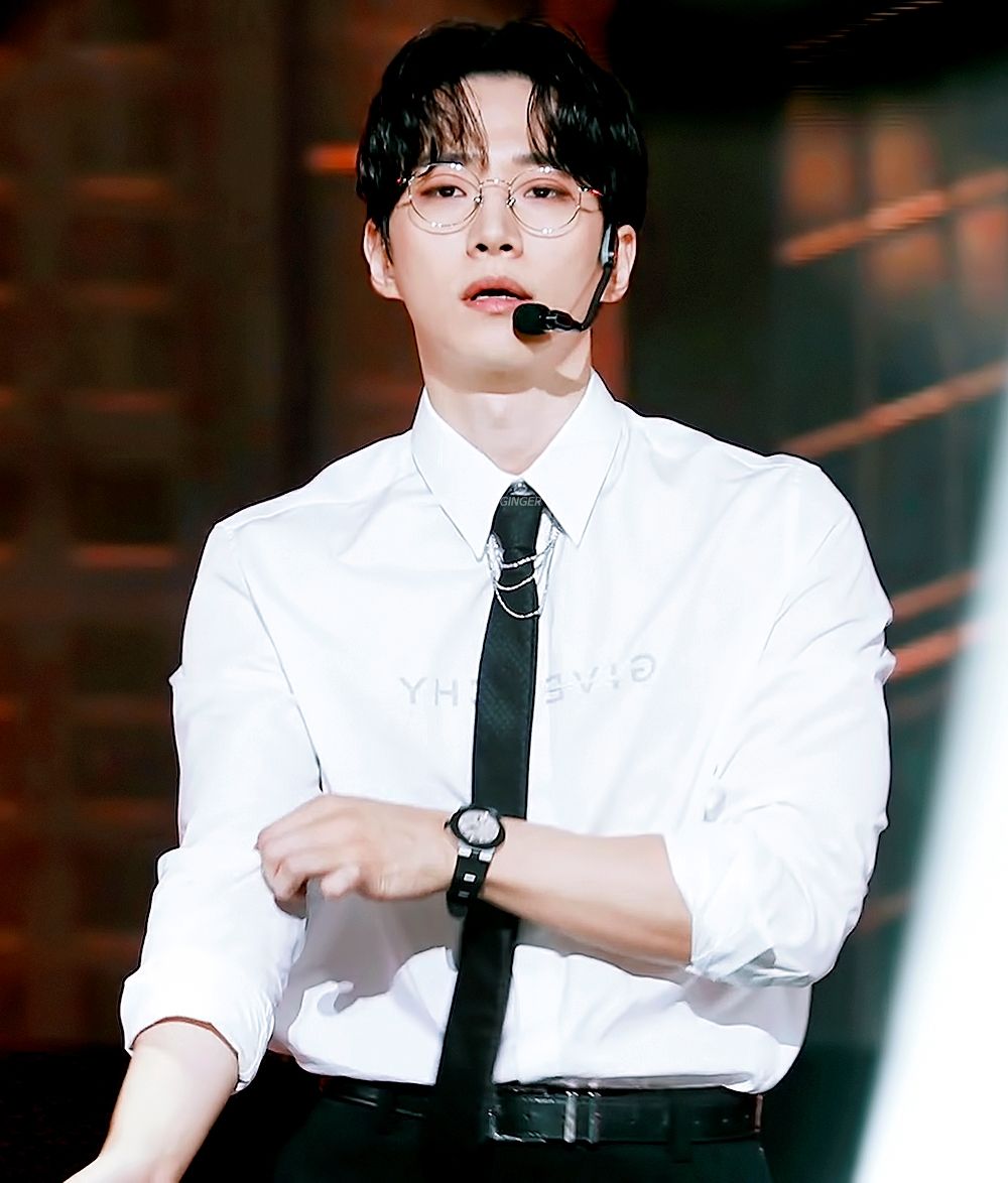 韓網熱議6位KPOP男偶像傳奇眼鏡照！圓佑被封眼鏡男神天花板，成訓、秀彬帥到讓人難移開視線！-4