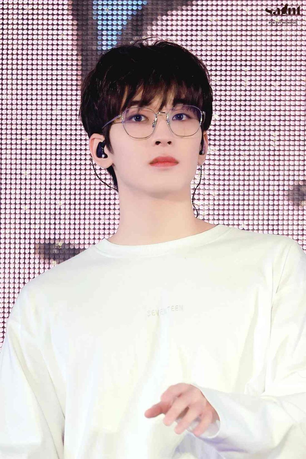 韓網熱議6位KPOP男偶像傳奇眼鏡照！圓佑被封眼鏡男神天花板，成訓、秀彬帥到讓人難移開視線！-7