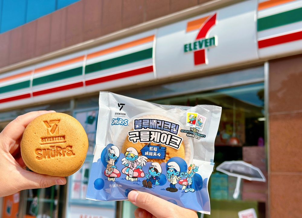 7-11開賣SEVENTEEN聯名藍色小精靈包裝甜點！巧克力捲、牛奶麵包全都太欠吃，買還送限量小貼紙！-3