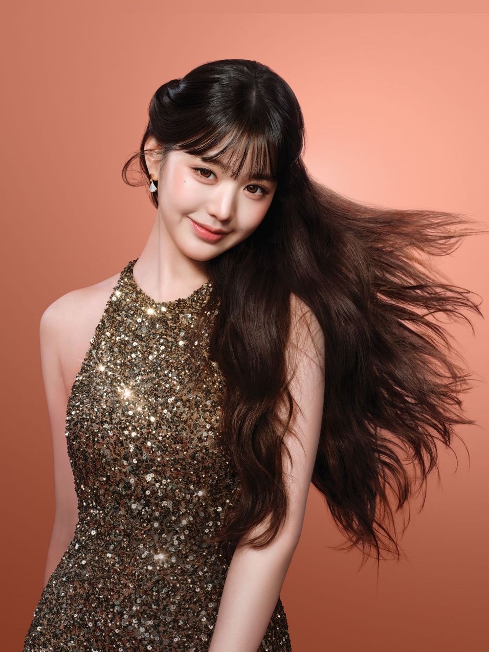 新年第一台女神級美髮神器！張員瑛同款Dyson新春限定夢幻色「琥珀香檳」讓秀髮自帶發光濾鏡！-3