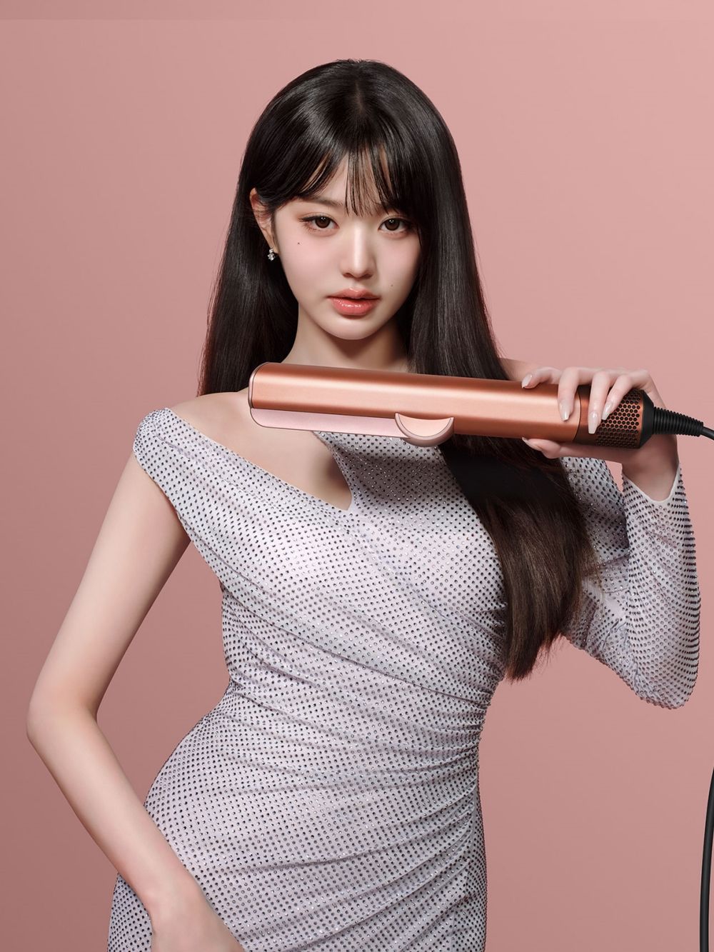 新年第一台女神級美髮神器！張員瑛同款Dyson新春限定夢幻色「琥珀香檳」讓秀髮自帶發光濾鏡！-5