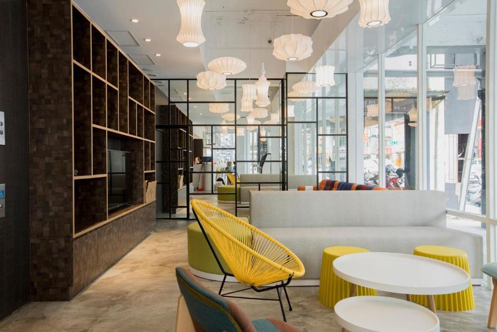 2026高雄看演唱會住宿推薦！比歐緻居入住送點心&宵夜吧、「這間」民宿離世運超近太方便！-12