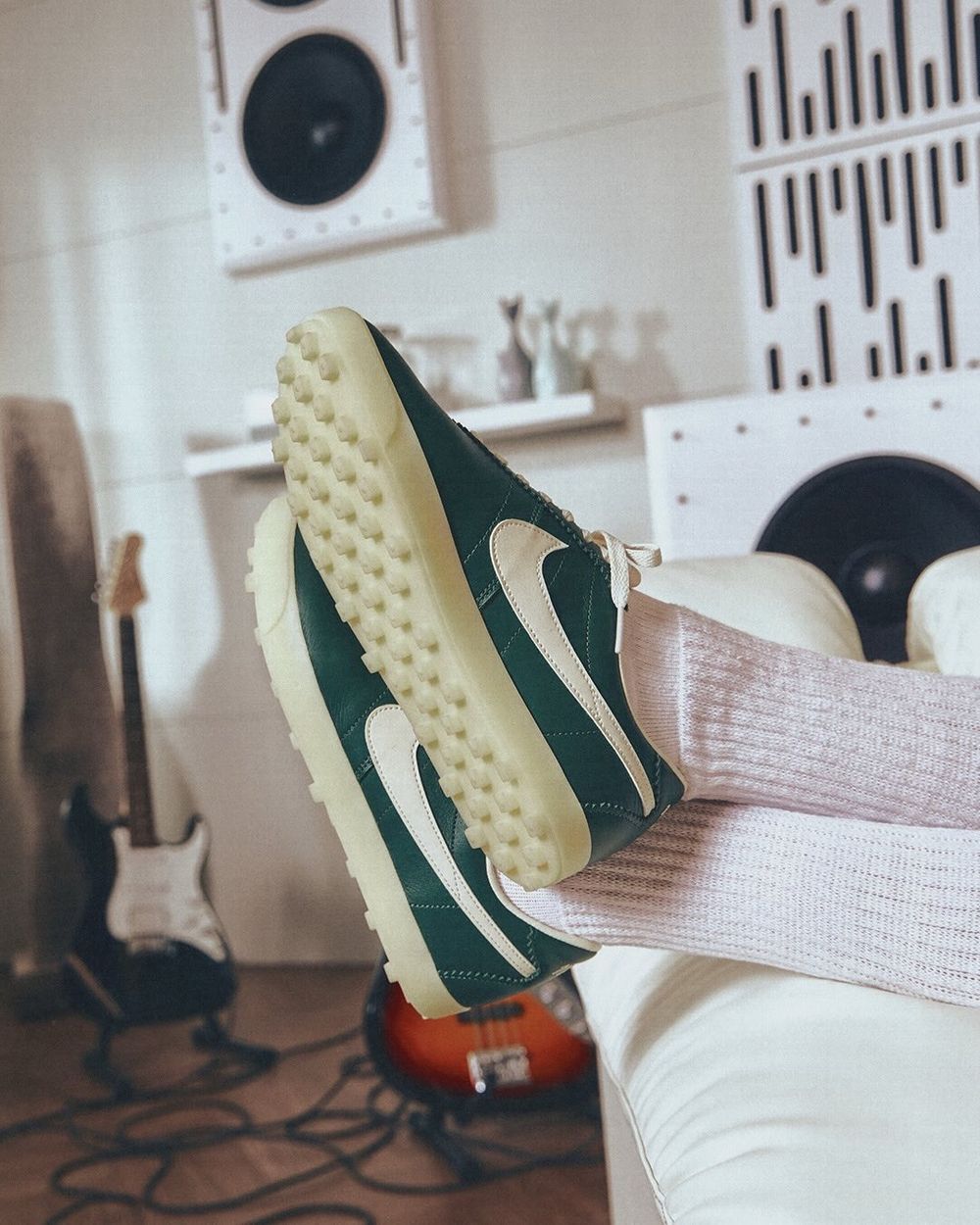 這雙接下來一定爆！MEOVV集體穿上腳「Nike復古薄底鞋」太好看！快衝官網下標同款！-4