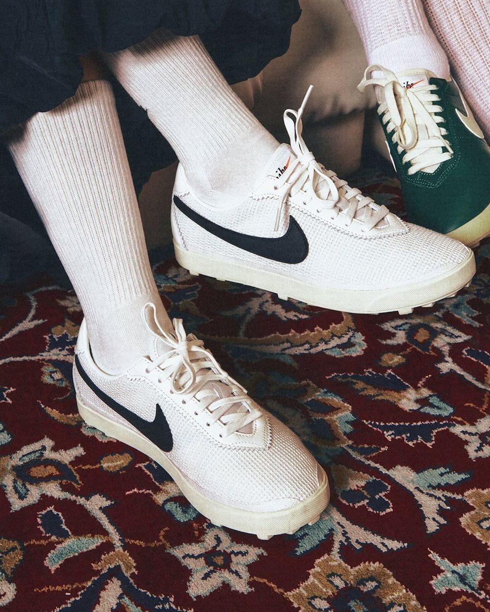 這雙接下來一定爆！MEOVV集體穿上腳「Nike復古薄底鞋」太好看！快衝官網下標同款！-6