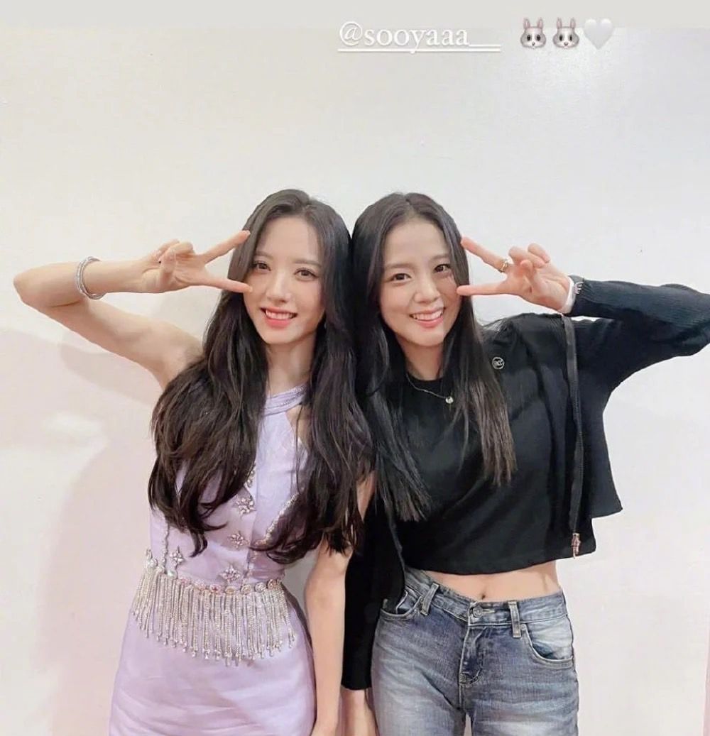 韓網熱議7組最意外的KPOP跨團好友組合！然竣＆彰彬互稱「親愛的」太甜，雨琦＆雅賢相約吃火鍋掀討論！-13