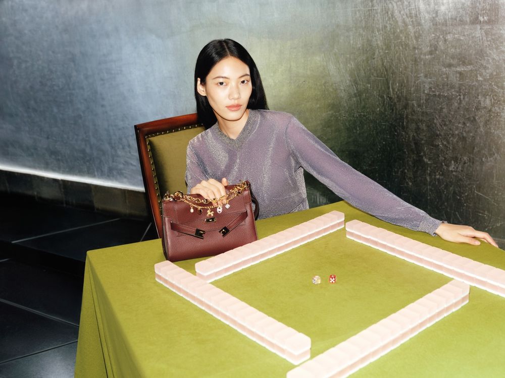 2026過年走春就靠它！9款馬年開運限定包！Longchamp酒紅手提包、MK小馬包招來好運氣！-10