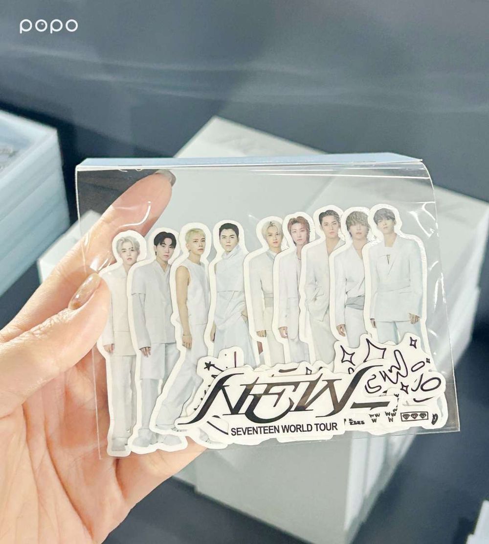 SEVENTEEN快閃店在松菸！鏡面沈浸式空間太好拍、「蹦蹦小夜燈&大臉應援扇」必買周邊價格一次看！-14