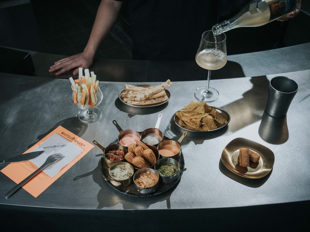 2026台北餐酒館推薦！WHAT’S LA SAUCE「經典牛肉BLT堡、細薯+剝皮辣椒美乃滋」打造台美混血新風味！-2