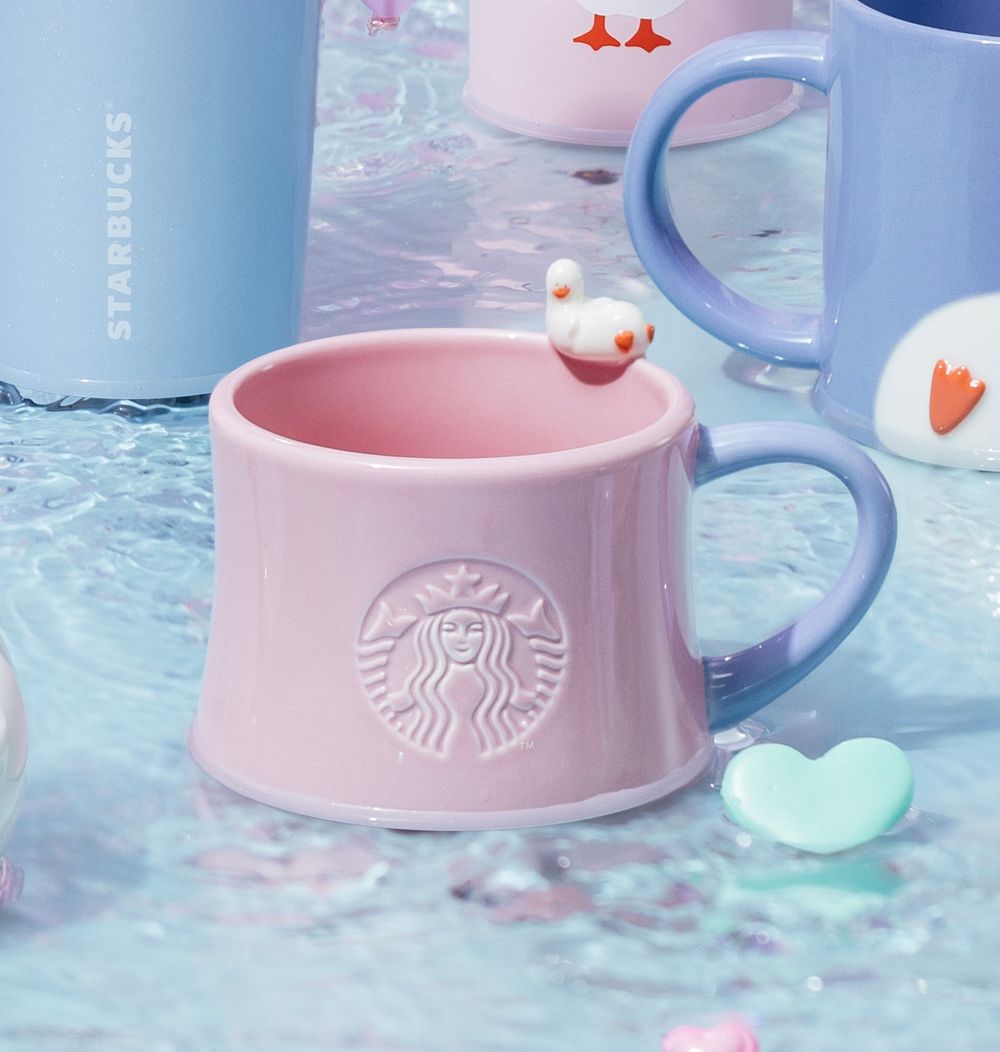 星巴克2026情人節限定周邊來了！超可愛「鴨鴨小熊玩偶、臉貼臉水豚吊飾、不鏽鋼杯」全都想買！-9