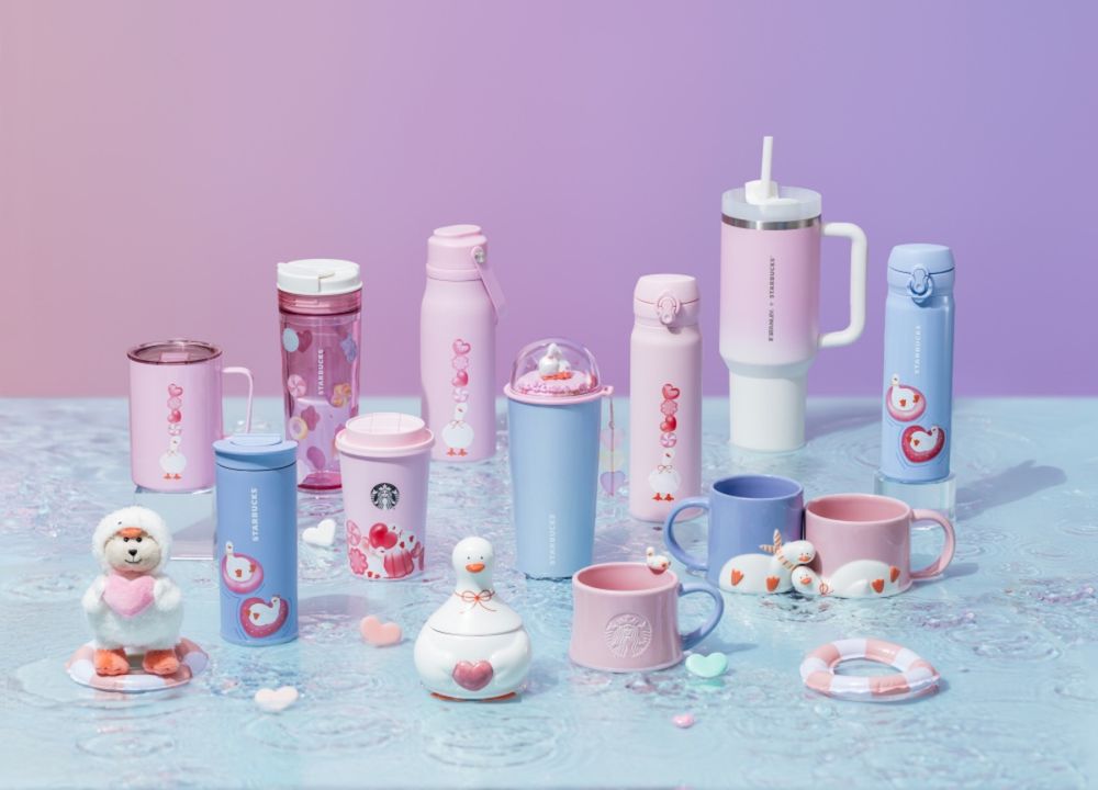星巴克2026情人節限定周邊來了！超可愛「鴨鴨小熊玩偶、臉貼臉水豚吊飾、不鏽鋼杯」全都想買！-12