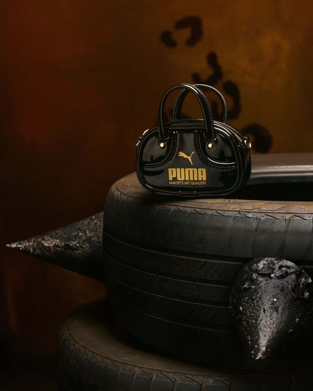 PUMA最新2026賽車鞋「奢光銀白色」漂亮到不可思議！最新品牌大使Karencici微辣穿搭太好看！-8