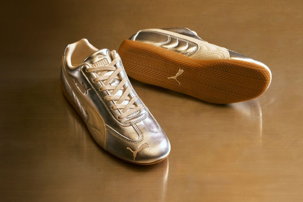 PUMA最新2026賽車鞋「奢光銀白色」漂亮到不可思議！最新品牌大使Karencici微辣穿搭太好看！-10