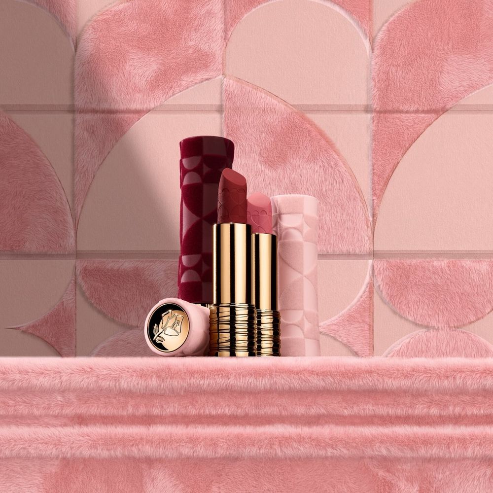 說不出口的告白、蘭蔻幫你開口！2026情人節限定「小蠻腰唇膏」桃心絲絨外殼＋愛心浮雕唇膏體，限量新色一抹秒戀愛！-2