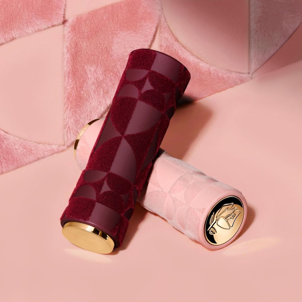 說不出口的告白、蘭蔻幫你開口！2026情人節限定「小蠻腰唇膏」桃心絲絨外殼＋愛心浮雕唇膏體，限量新色一抹秒戀愛！-3