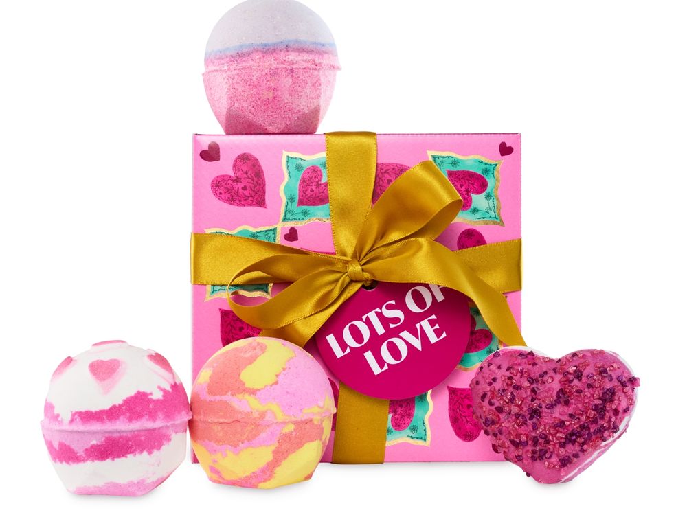 LUSH 2026情人節限定開賣！愛心汽泡彈、玫瑰香天鵝香皂，必收「為你鍾情禮盒」七款奢華護理一次擁有！-6