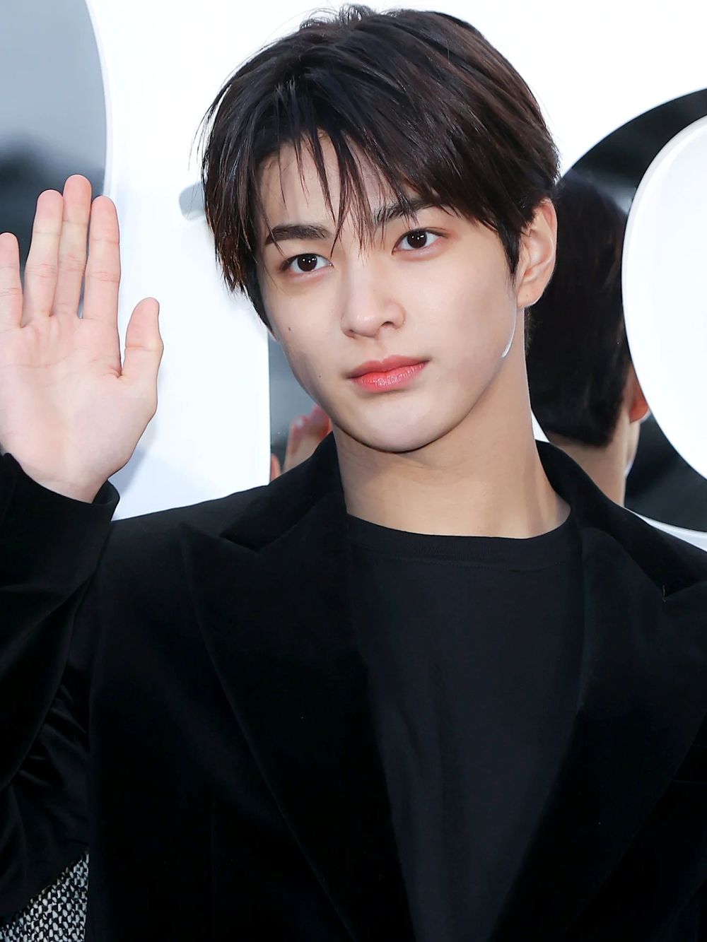 韓網熱議6位「杜拜巧克力相」KPOP男偶像代表！安乾鎬野性精緻並存，恩奭、V致命魅力爆表！-7