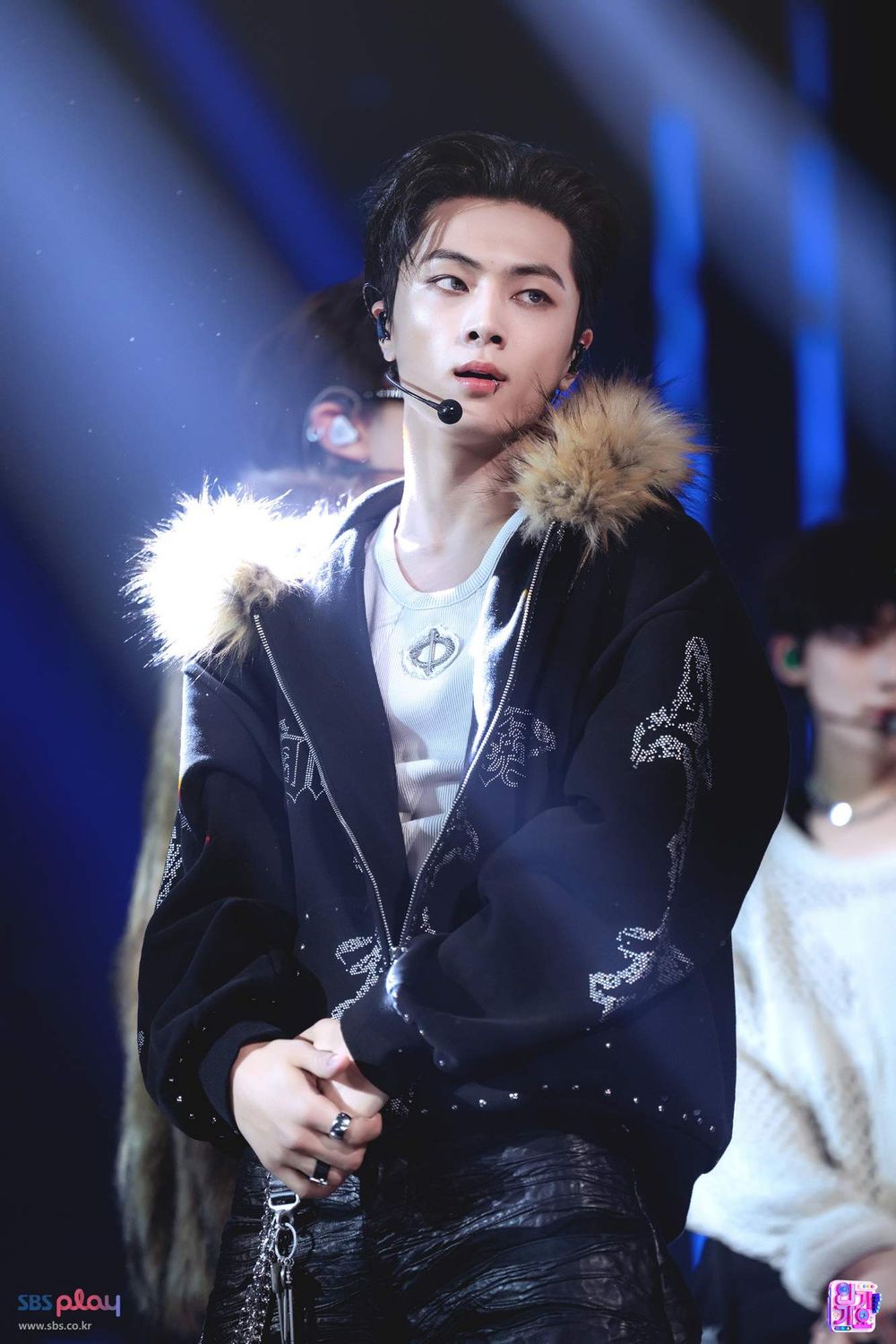 韓網熱議6位「杜拜巧克力相」KPOP男偶像代表！安乾鎬野性精緻並存，恩奭、V致命魅力爆表！-8