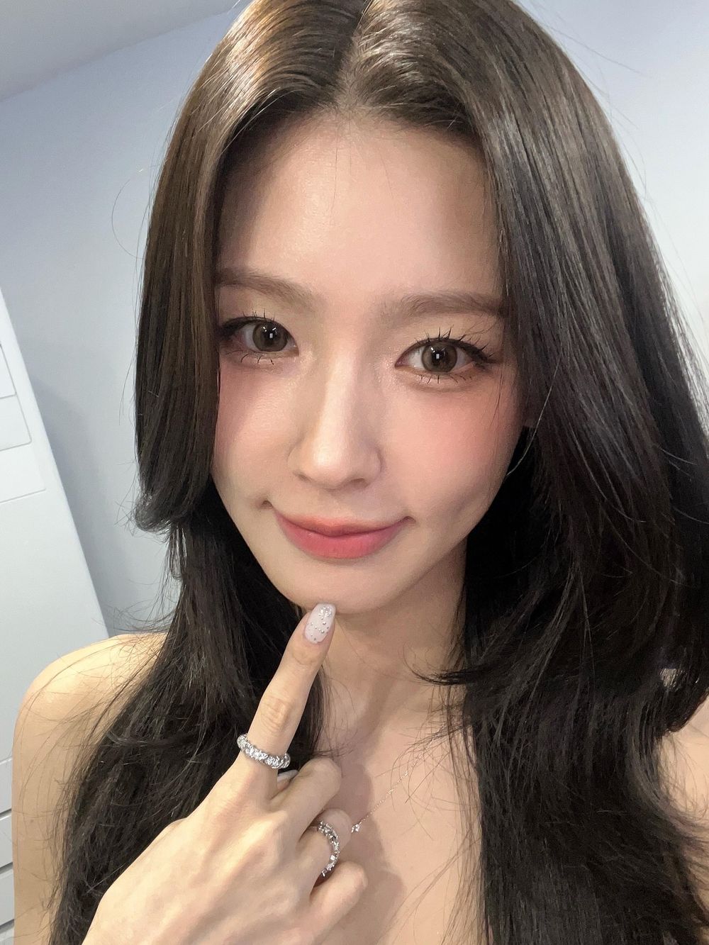 2026過年開運妝容指南！發財大地色眼妝、好人緣粉杏頰彩、招財酒紅唇妝，畫對色系好運整年跟著走！-3