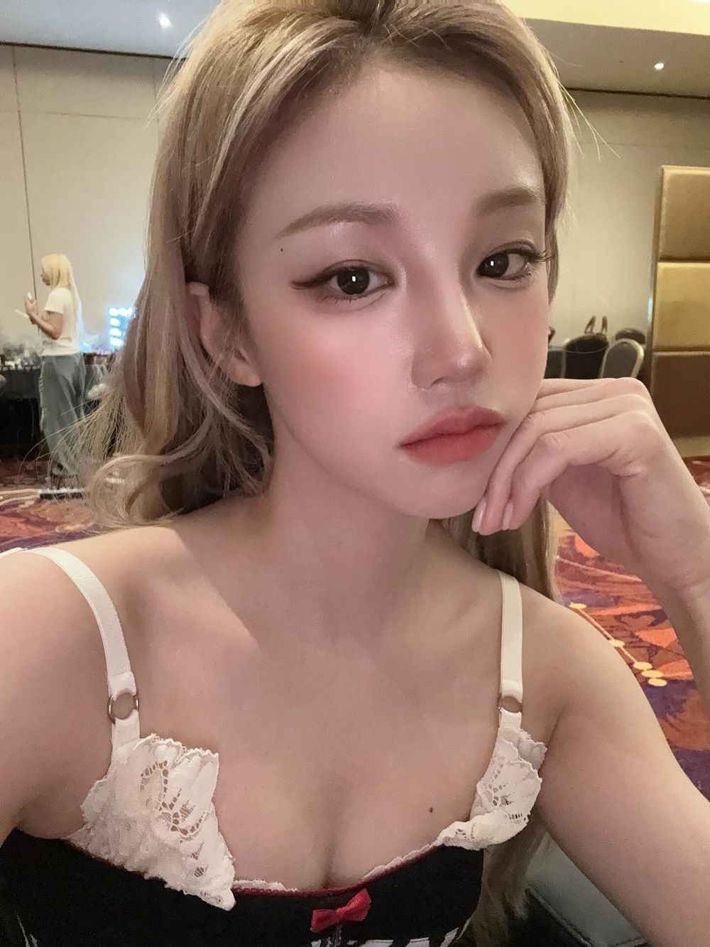 2026過年開運妝容指南！發財大地色眼妝、好人緣粉杏頰彩、招財酒紅唇妝，畫對色系好運整年跟著走！-4