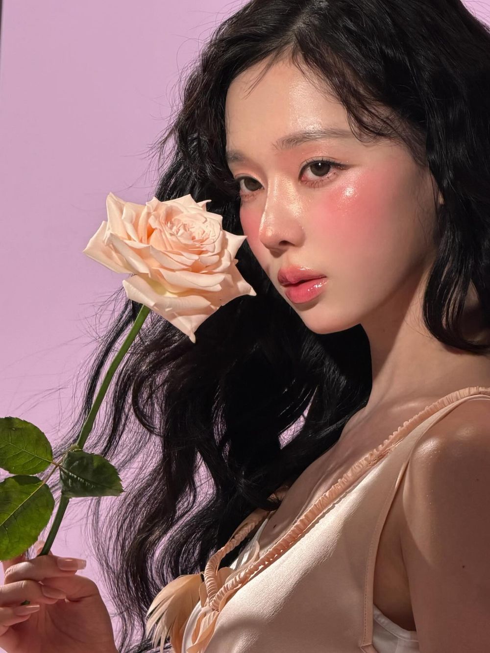 2026過年開運妝容指南！發財大地色眼妝、好人緣粉杏頰彩、招財酒紅唇妝，畫對色系好運整年跟著走！-7