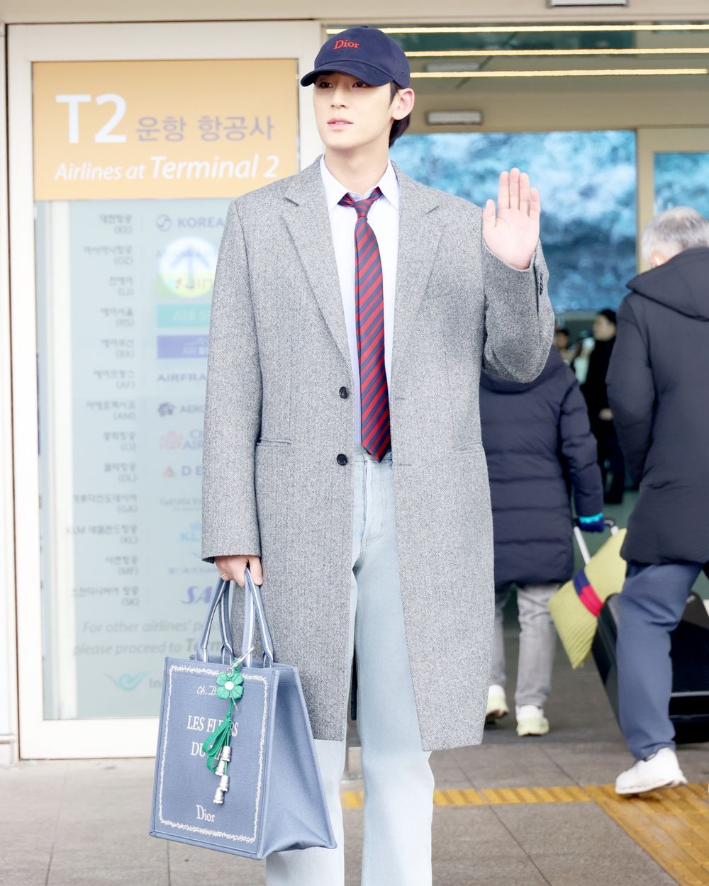 克拉的大狗狗出差去！迪奧貴公子「SVT玟奎」出發Dior大秀！187公分逆天身材簡直行走畫報！-2