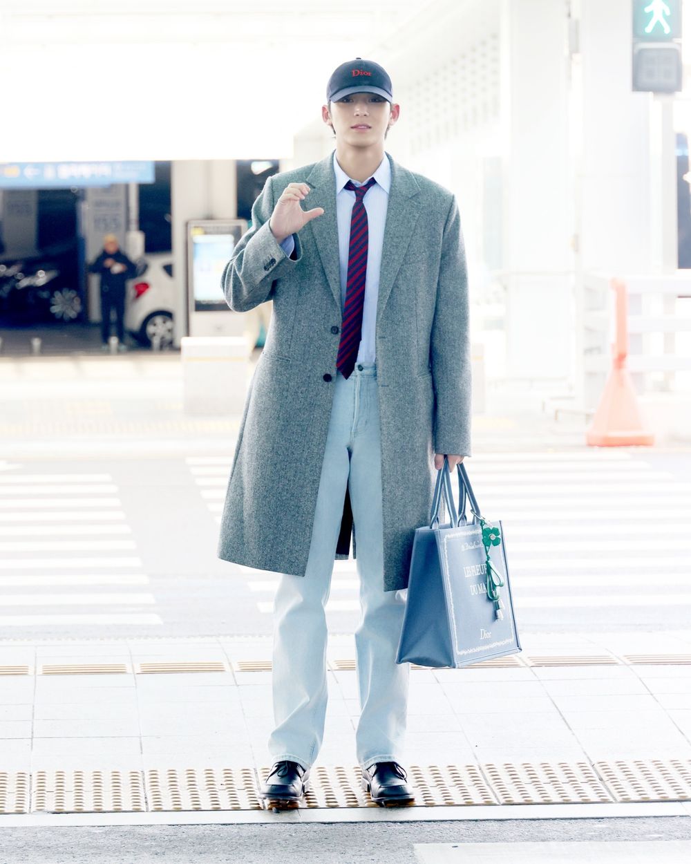 克拉的大狗狗出差去！迪奧貴公子「SVT玟奎」出發Dior大秀！187公分逆天身材簡直行走畫報！-4