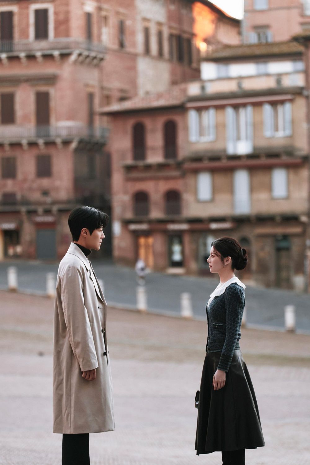 Netflix韓劇《愛情怎麼翻譯》全球爆紅！金宣虎劇外超寵高允貞，跨四國取景美到網友喊：看完想出國！-13