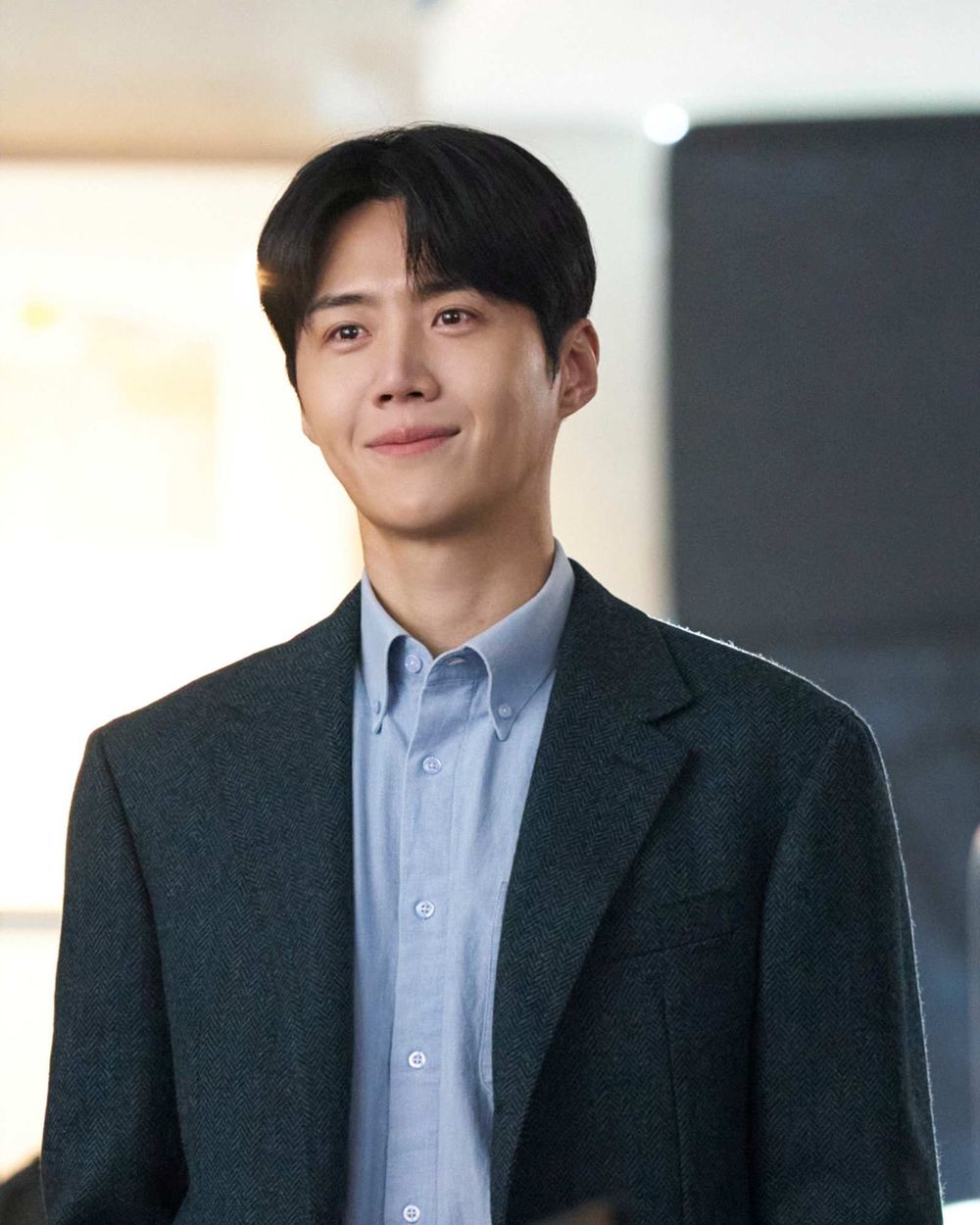 Netflix韓劇《愛情怎麼翻譯》全球爆紅！金宣虎劇外超寵高允貞，跨四國取景美到網友喊：看完想出國！-5