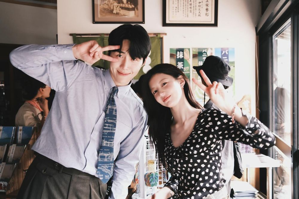 Netflix韓劇《愛情怎麼翻譯》全球爆紅！金宣虎劇外超寵高允貞，跨四國取景美到網友喊：看完想出國！-12